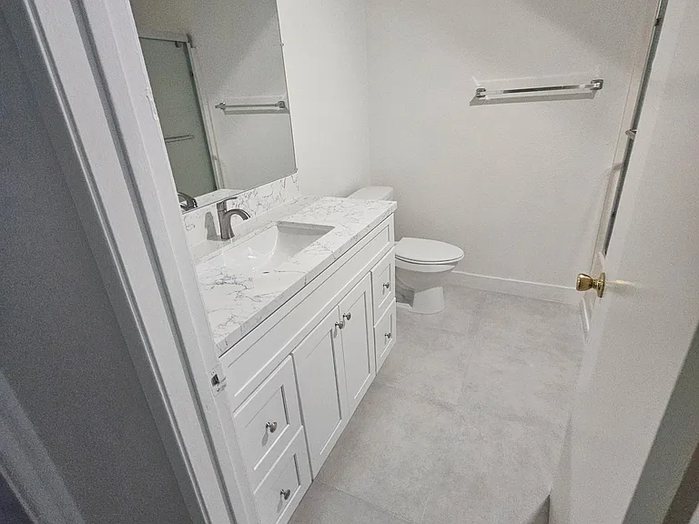 1341 E 9th St #5 — Photo 10