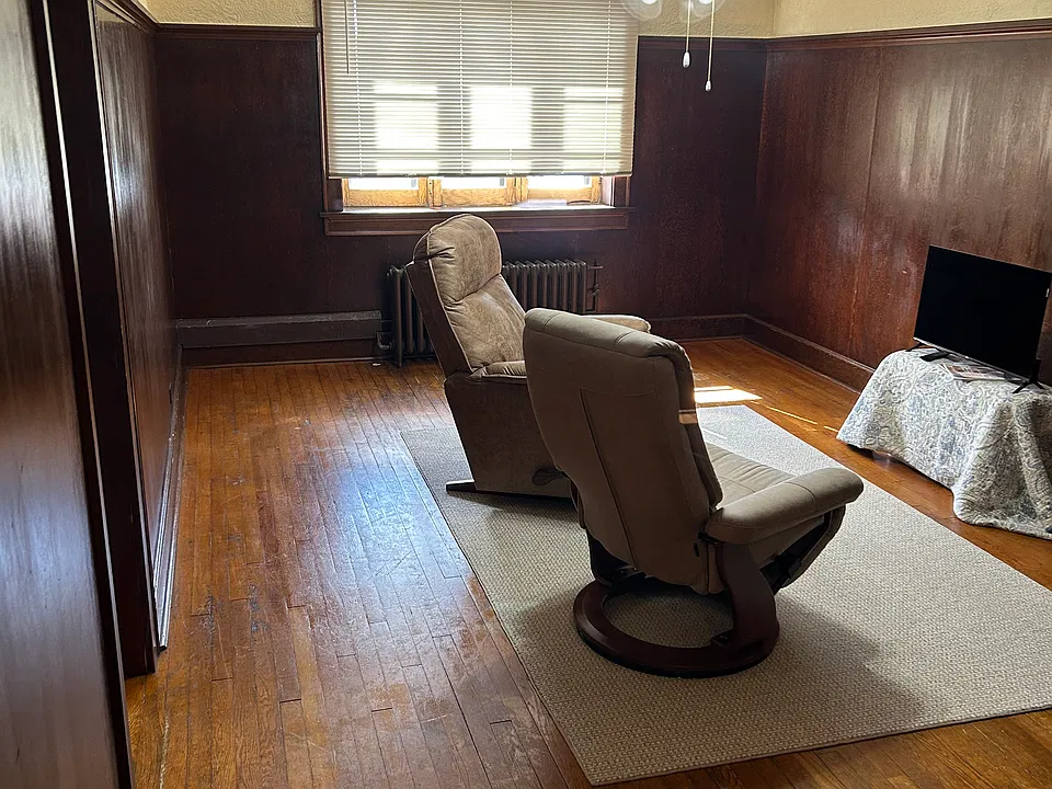 213 E Wall St #3