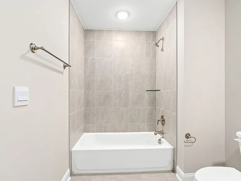 910 Winslow Ct — Photo 12