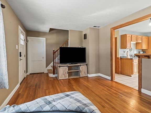 3rd image of 16-18 Fairfax St