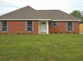 243 Meadowview Dr, Elmore, AL 36025