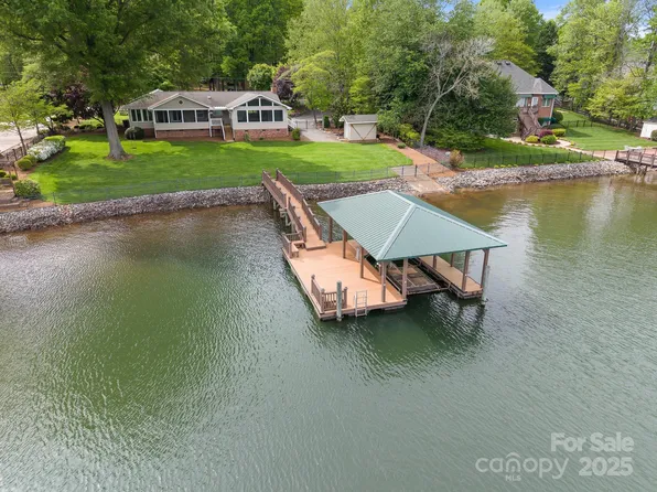 173 Riverwood Rd, Mooresville, NC 28117