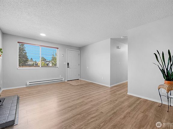 5th image of 9311 58th Drive NE
