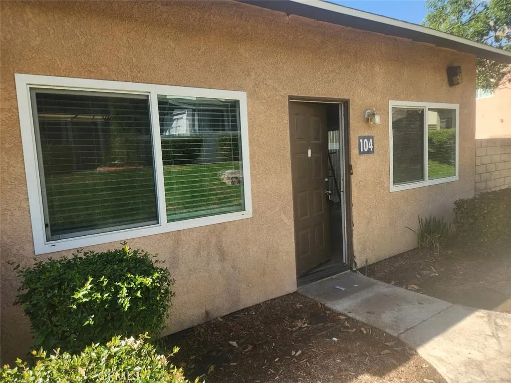 3 bed, 2.5 bath, 1100 sqft, $2,900 — Photo 2