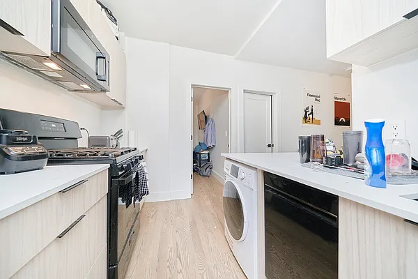 Rented by Living New York | media 13