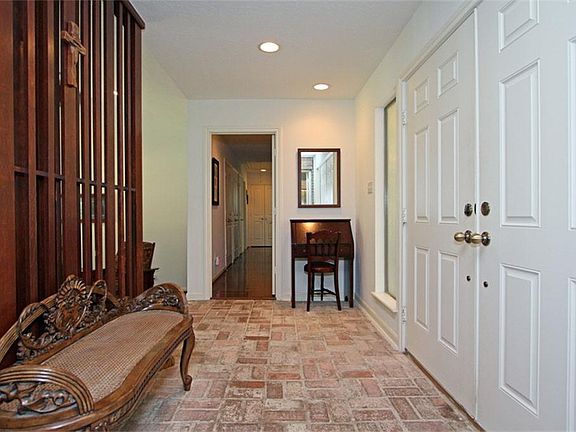 Elegant Foyers gently whispers "Come In" where you are immediately greeted by more sweeping views of the golf course and beautiful views that surround.