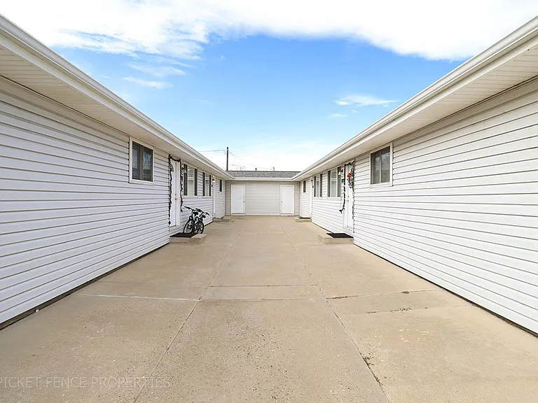 1433 Juliana Ct — Photo 13