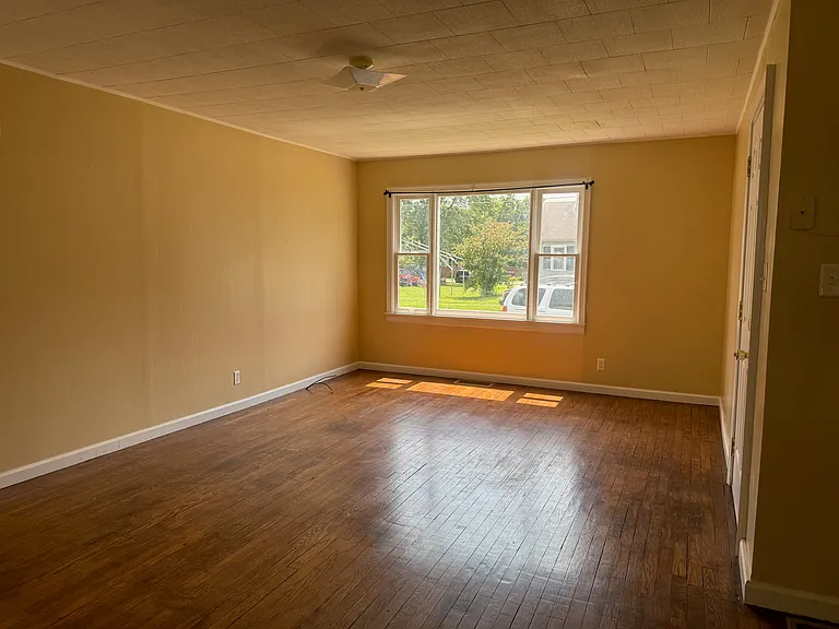 225 Clay St — Photo 2