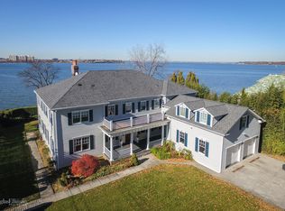 1 Richmond Rd, Douglaston, NY 11363