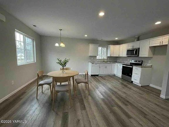 5th image of 400 1st St