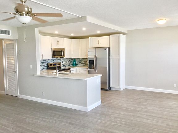 4th image of 310 Wellington Cir #D-3100