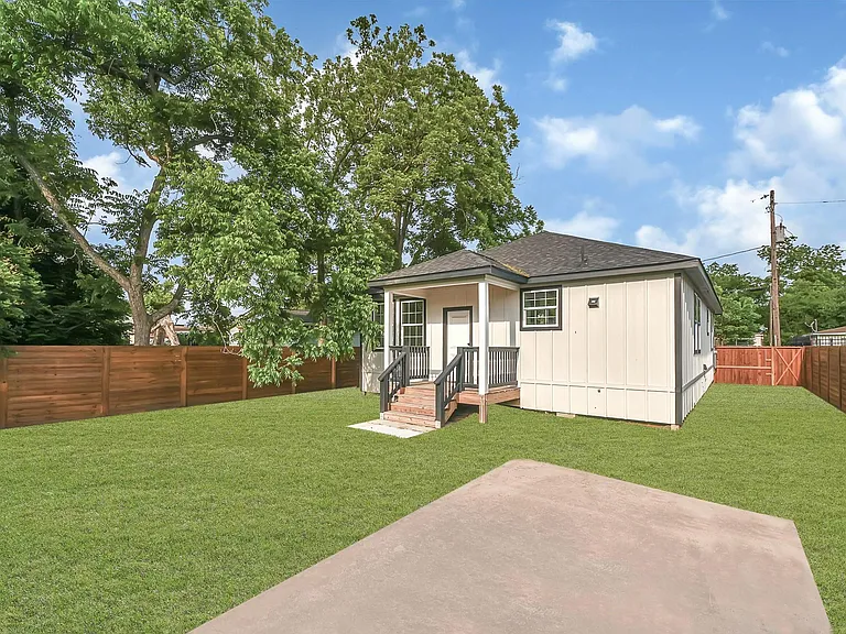 2412 Lucas St — Photo 20