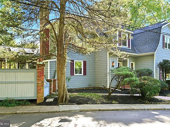 3rd image of 49 Wellesley Cir