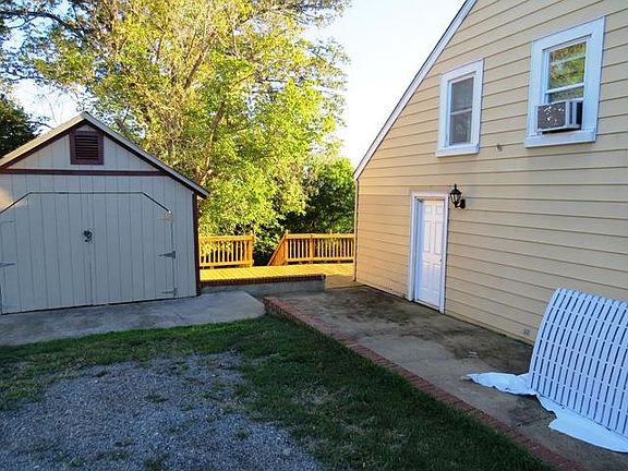 3rd image of 1325 Hillcrest Ave