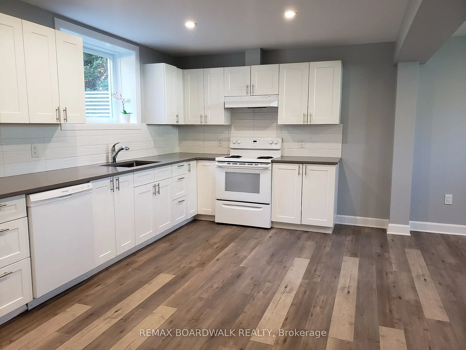 3 bed, $2,300 — Photo 3
