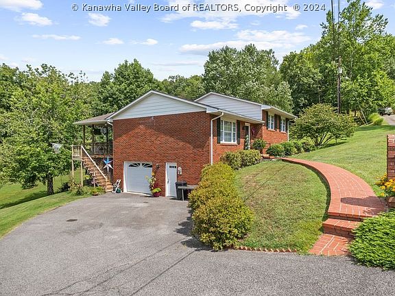 4th image of 15 Bethmont Dr