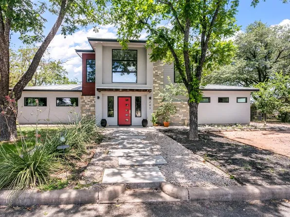 209 N Elk St, Fredericksburg, TX 78624