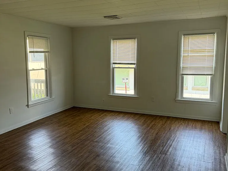 129 S Front St — Photo 12
