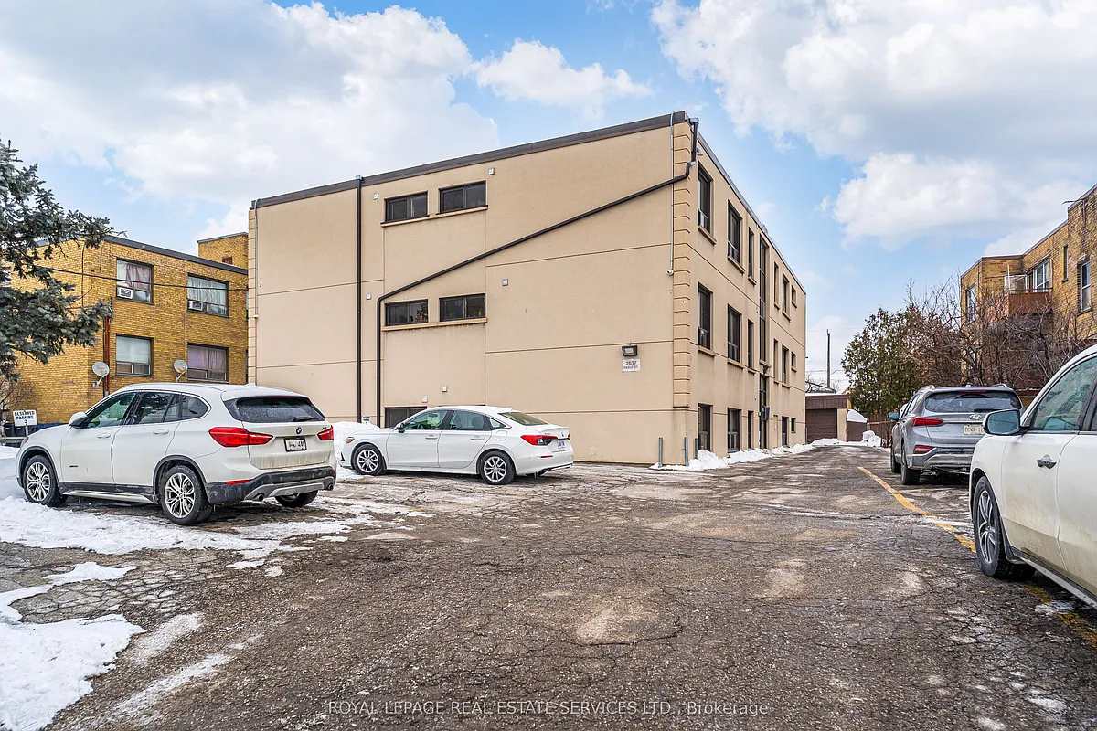 Building Photo - 2637 Keele St #2