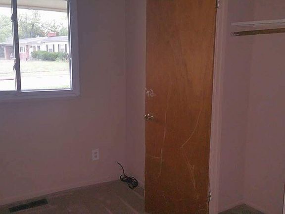 3rd image of 215 Stubbs Dr