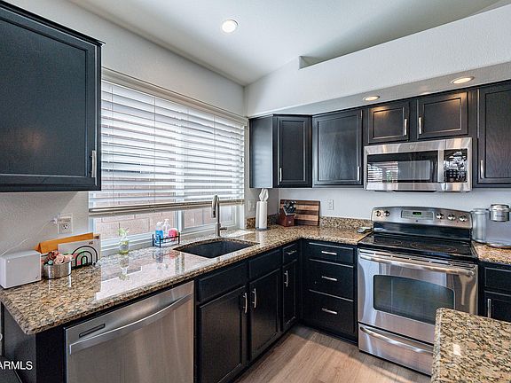 5th image of 1072 W JEANINE Drive
