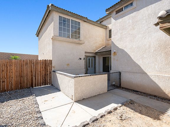 4th image of 15431 Ventura Ln