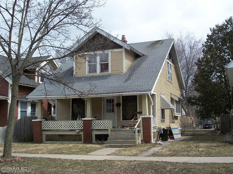 1st image of 960 Powers Ave NW