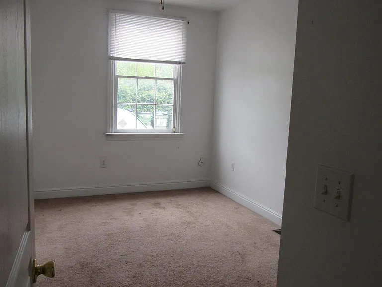 905 Bowe St #A — Photo 10