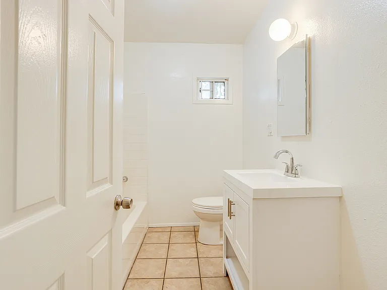 1050 Orange Ave #1050 — Photo 11