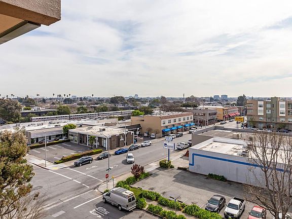 4th image of 555 Laurel Ave APT 502