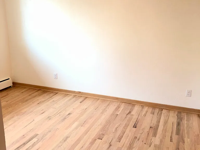 815 6th Ave #5 — Photo 11