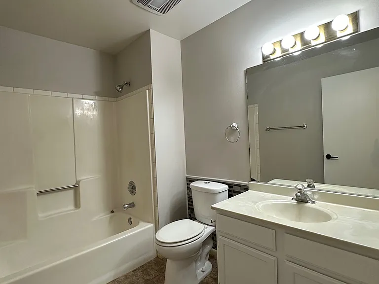 1486 W Jefferson Ave #E — Photo 11