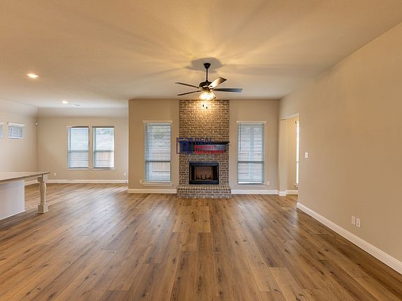 2nd image of 114 Mesa Dr