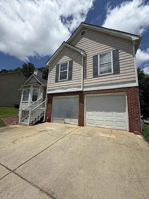4 bed, 2.5 bath, 1496 sqft, $2,150 — Photo 1
