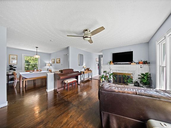 4th image of 108 Caroline Dr