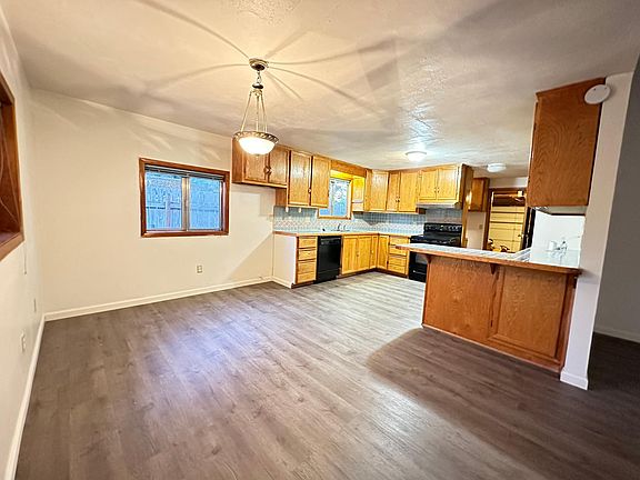 3rd image of 4255 Glenwood Dr SE