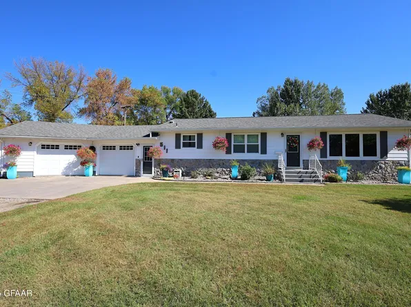 611 1st Ave, Reynolds, ND 58275