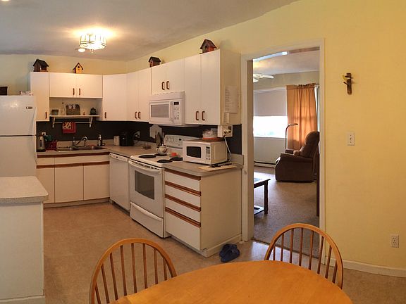 2nd image of 27 Lupine Ln