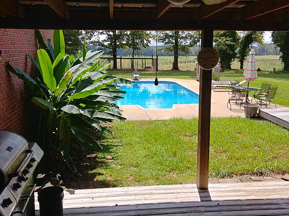 4th image of 230 Holly Ln
