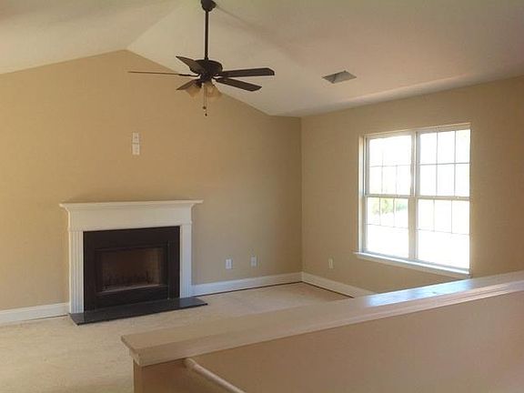 4th image of 3709 Silver Hill Cir