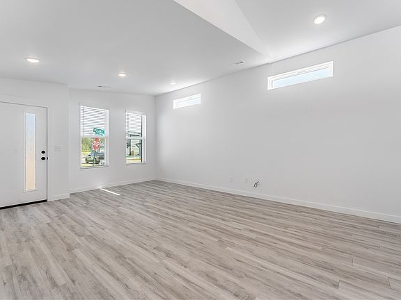 5th image of 900 Maryland Ave