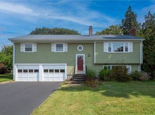 3 Wedgewood Dr, Middletown, RI 02842