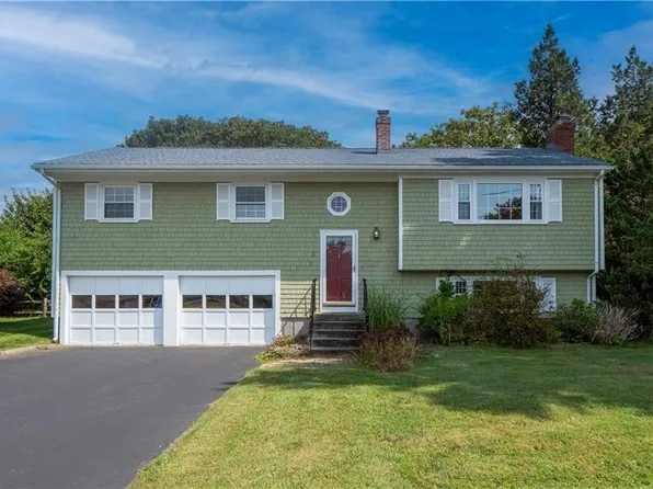 3 Wedgewood Dr, Middletown, RI 02842