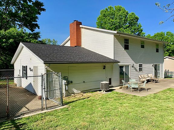 3rd image of 560 Aaron Ave