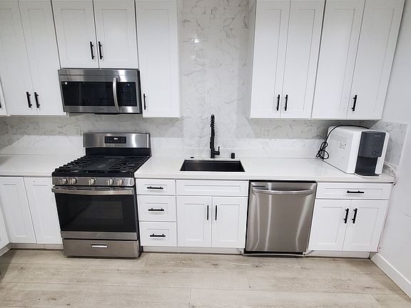 3rd image of 22139 Hackney St
