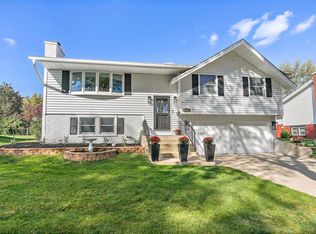 1416 Yale Ln, Schaumburg, IL 60193