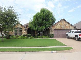7504 Green Links Dr, Benbrook, TX 76126