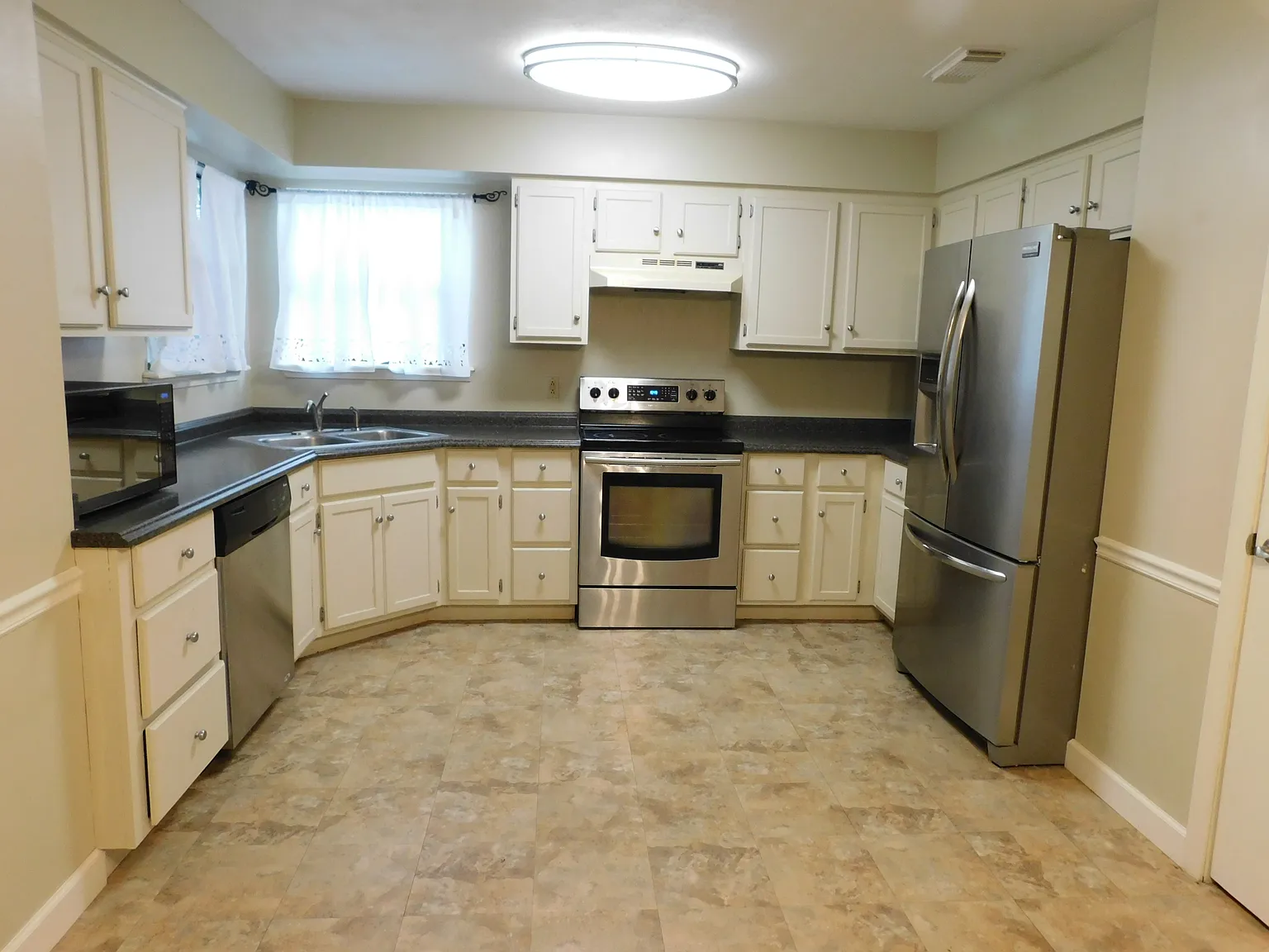 3 bed, 1417 sqft, $1,400 — Photo 3