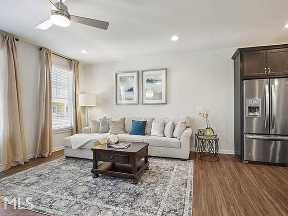 3rd image of 760 Winton Way