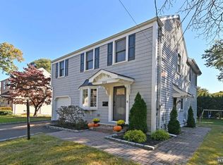 392 Terhune Ave, Paramus, NJ 07652